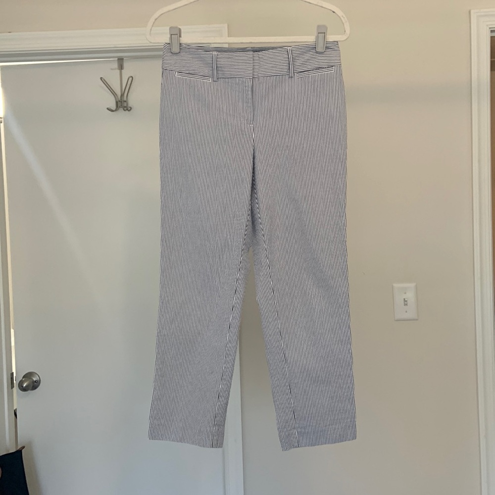 Ann Taylor cropped pants size 2 curvy! In blue and white pin stripes.